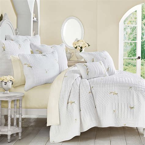 The gorgeous fabric of the Regalia demands your attention as it takes center stage in the bedroom design. . Piper and wright bedding